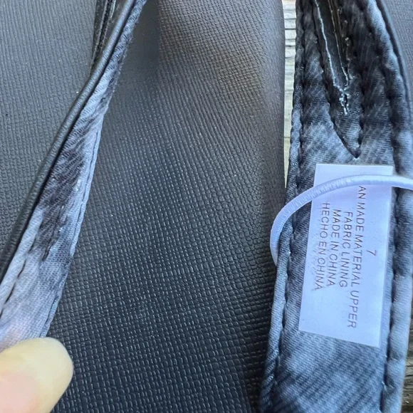 Flojos Black Tie Dye Flip Flop Sandals size 7 NWT - Picture 6 of 6